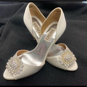 NEW Satin Badgley Mischka Lacie Open-Toe Pump